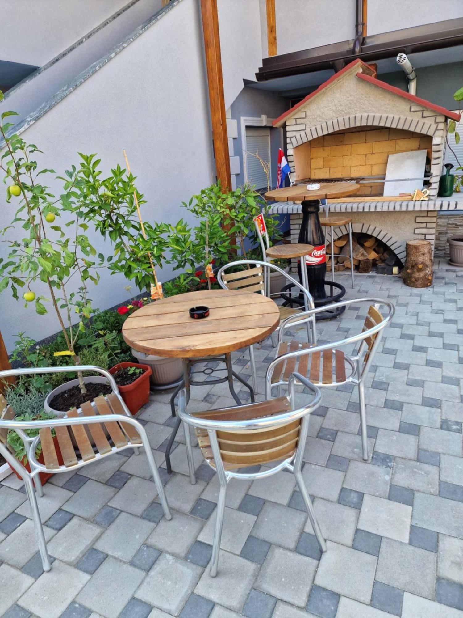 Studio Apartman Lorena Apartment Zagreb Exterior photo