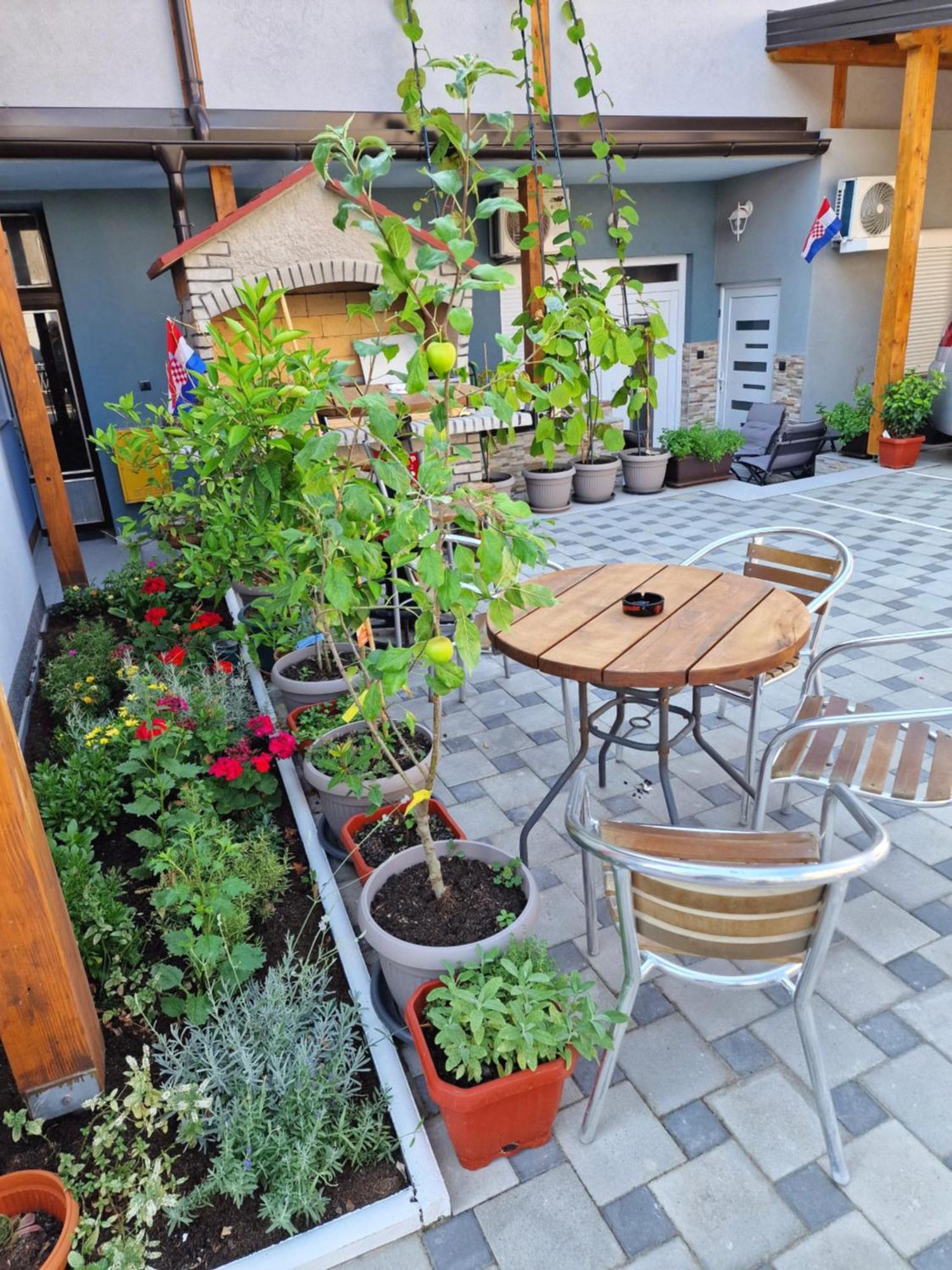 Studio Apartman Lorena Apartment Zagreb Exterior photo