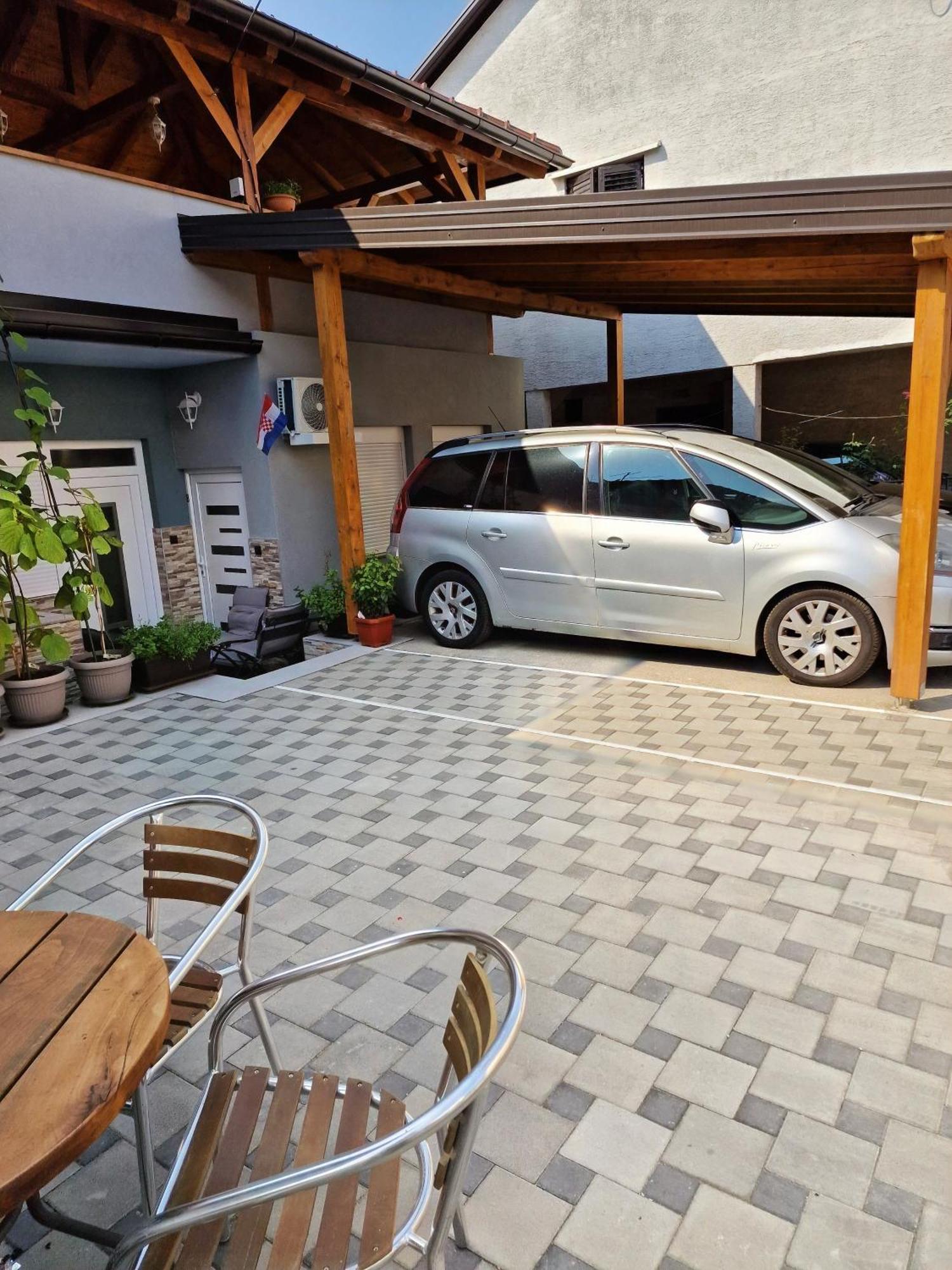 Studio Apartman Lorena Apartment Zagreb Exterior photo